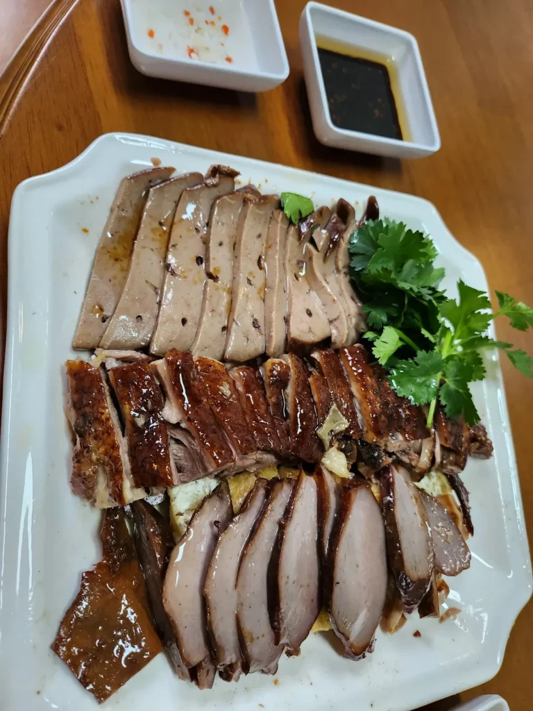 一盘拼盘，吃出多种卤香